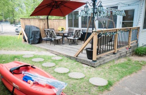 Crystal Beach House | Cottage on Crystal Beach 3BR & BBQ