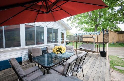 Crystal Beach House | Cottage on Crystal Beach 3BR & BBQ
