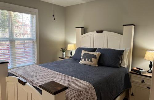 Buchanan House | Cottage on Cypress Bay near Paris Landing State Park