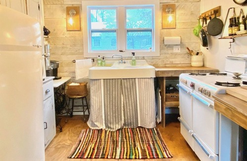 Fishs Eddy Cottage | Cottage on Delaware River-1/2 mile walk to town