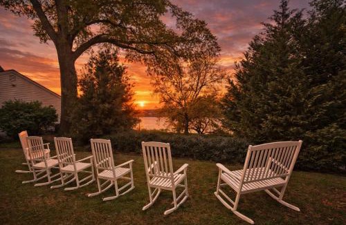 Wilmington Historic District House | Cottage On Front, Downtown free parking!