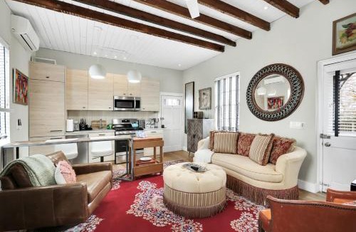 Wilmington Historic District House | Cottage On Front, Downtown free parking!