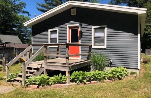 Scottville Cottage | Cottage on Hackert Lake