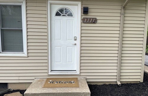 St. Charles House | Cottage on Historic Main Street- Low Cleaning fee