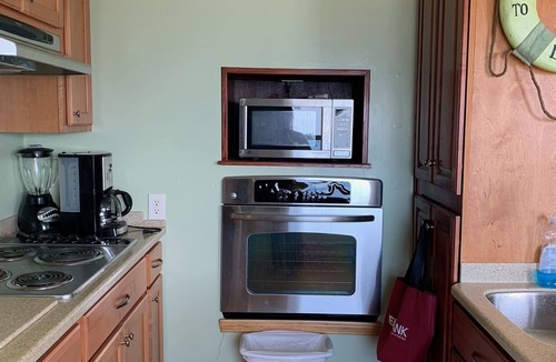 North East Cottage | Cottage on Lake Erie with beach access .Local wineries