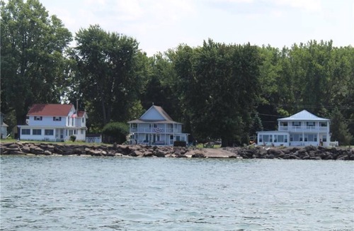 Waterport House | Cottage on Lake Ontario with extra charm and character!