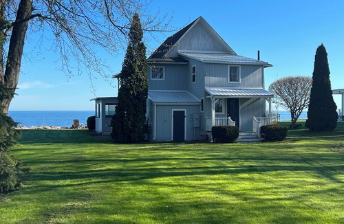Waterport Cottage | Cottage on Lake Ontario with extra charm and character!