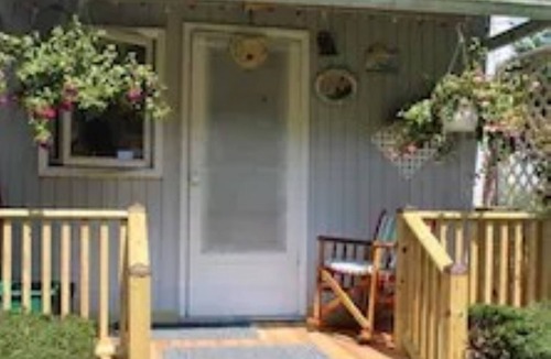 Waterport Cottage | Cottage on Lake Ontario with extra charm and character!