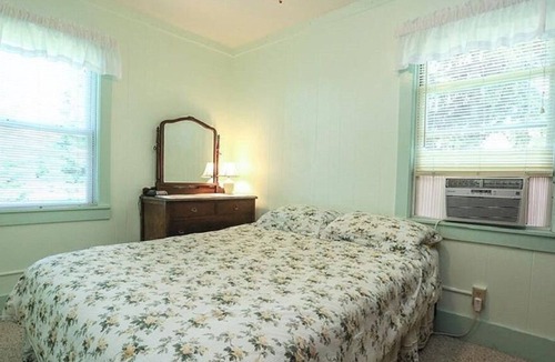 Kent House | Cottage on Lake Ontario near Point Breeze