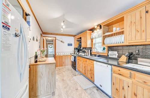 Bradford Cottage | Cottage on Lamoka Lake w/Deck, Grill & 3 Kayaks
