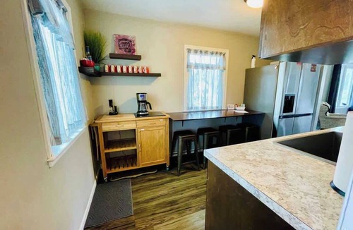 Sioux Falls House | Cottage on Lowell Fenced Yard Garage Central