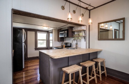 Weston House | Cottage On Main- In The Heart Of Weston