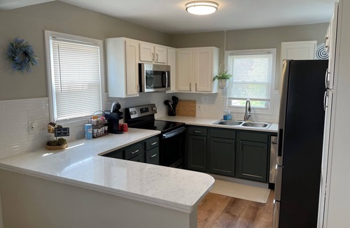 St. Charles House | Cottage on Main st- Low Cleaning Fee