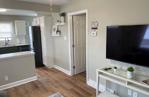 St. Charles House | Cottage on Main st- Low Cleaning Fee