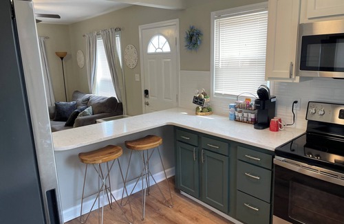 St. Charles House | Cottage on Main st- Low Cleaning Fee