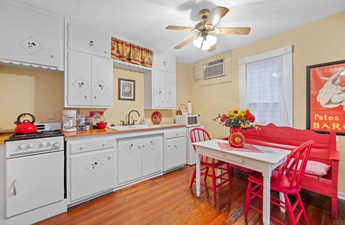 Eureka Springs Historic District House | Cottage on Spring B! The BEST location in town! Entire bottom floor is yours!