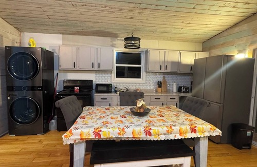 Clifton Royal Cottage | Cottage on Terreo Lake