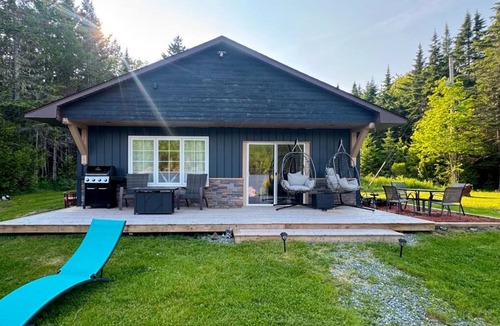 Clifton Royal Cottage | Cottage on Terreo Lake