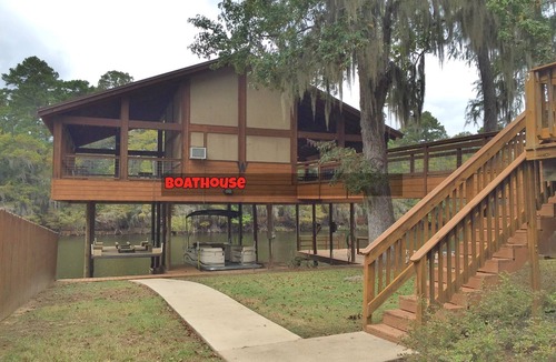 Jefferson House | Cottage on the Big Cypress Bayou