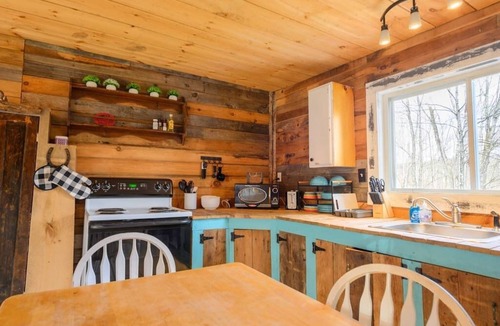 Town of Hebron Cottage | Cottage on the Creek