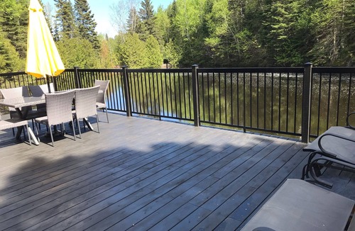 Saint Hilarion House | Cottage on the edge of a lake with trail, waterfall and pond