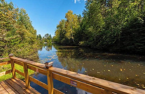 Saint Hilarion House | Cottage on the edge of a lake with trail, waterfall and pond