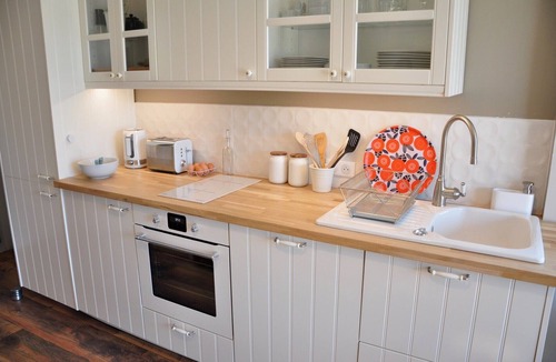 Tabanac House | Cottage on the farm BIO, independent wooden house, on the hillside of the Garonne