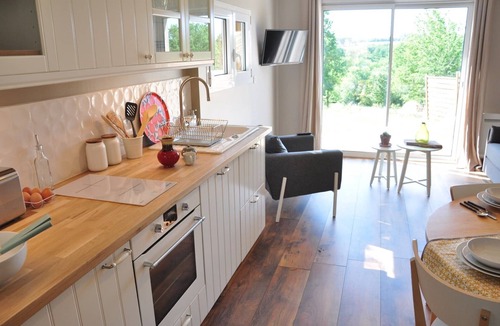Tabanac House | Cottage on the farm BIO, independent wooden house, on the hillside of the Garonne