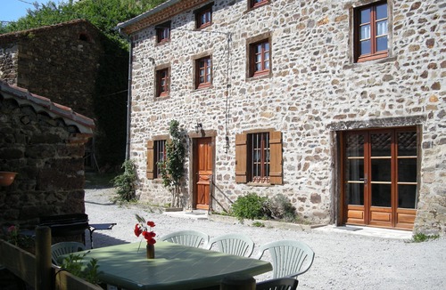 Mazeyrat-Aurouze House | Cottage on the edge of the forest and near the gorges of the allier
