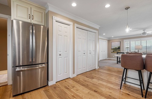 Heber House | Cottage on the hill, sleeps 6, views, gym, office