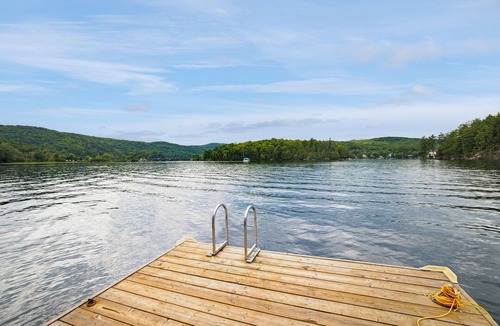 Val-des-Monts Cottage | Cottage on the lake: spa, sauna and private beach