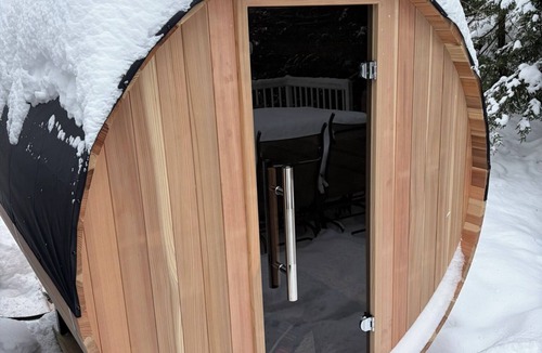 Val-des-Monts Cottage | Cottage on the lake: spa, sauna and private beach