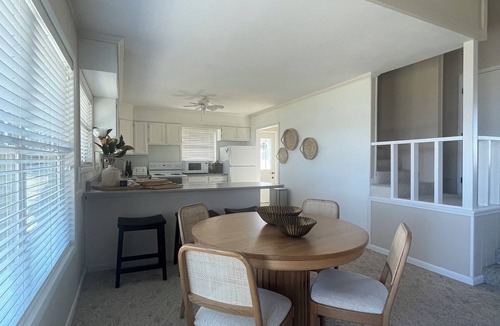 White Pigeon Cottage | Cottage on the lake 15 minutes to Shipshewana