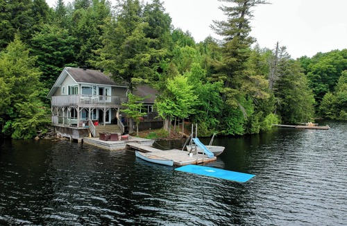 North Kawartha Cottage | Cottage on the lake! Beautiful 4 bedroom + 3 bath!
