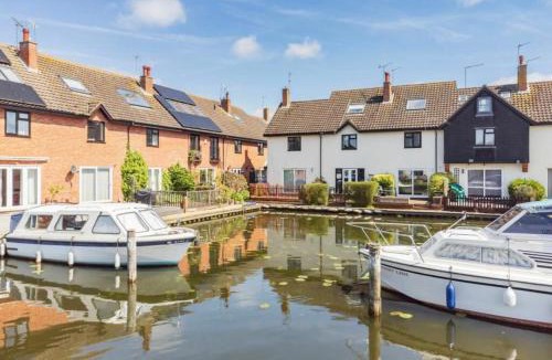 Hoveton House | Cottage On The Quay