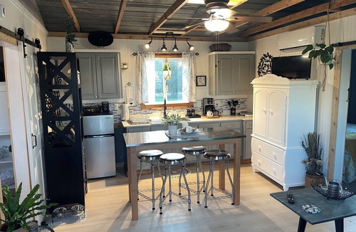 Red Rock Cottage | Cottage on the Ranch close ATX, Circuit of the Americas, Bastrop. Pet friendly!