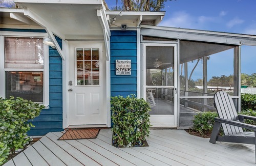 Lemon Bluff House | Cottage on the River