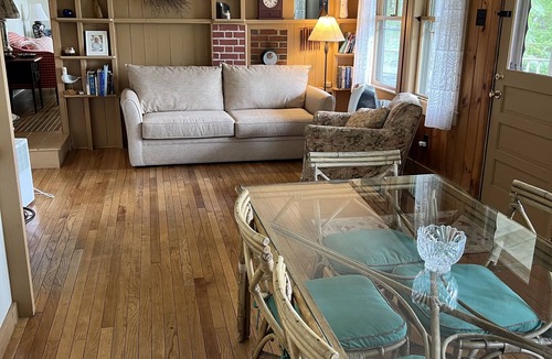 Friendship Cottage | Cottage overlooking Friendship Harbor