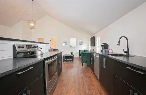 Crescent Hill House | Cottage Park Carriage House-Rest and Explore with Hollyhock