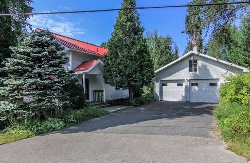 Saint-Henri-de-Taillon Ski Chalet | Cottage Petits-Fruits