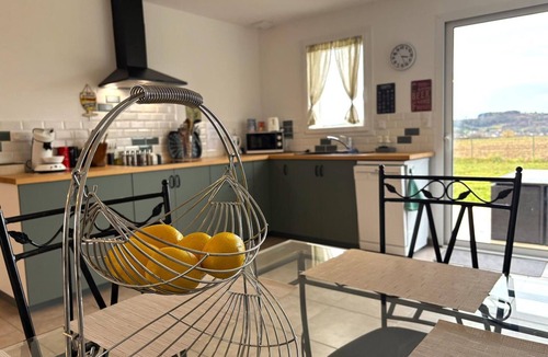 Cusset Cottage | Cottage, pets, parking - 6 guests