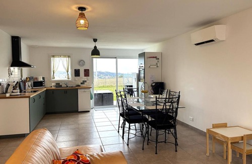 Cusset Cottage | Cottage, pets, parking - 6 guests