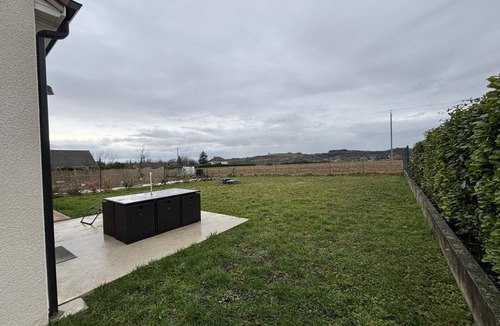 Cusset Cottage | Cottage, pets, parking - 6 guests