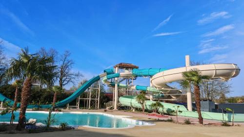Hudimesnil Other | Cottage Premium, camping 5* avec parc aquatique