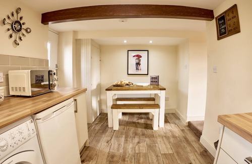 Belthorn Cottage | Cottage-Premium-Private Bathroom