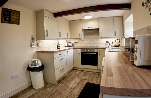 Belthorn Cottage | Cottage-Premium-Private Bathroom