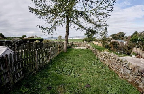 Belthorn Cottage | Cottage-Premium-Private Bathroom