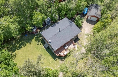Hillside Beach Cottage | Cottage rental steps from Lake Winnipeg