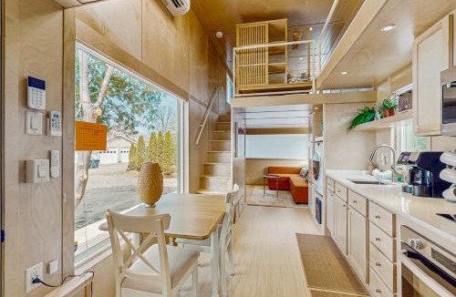 Malletts Bay Hotel | Cottage Retreat