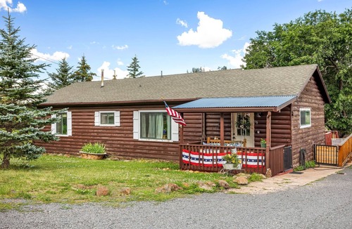 Greer Cabin | Cottage Room on Main